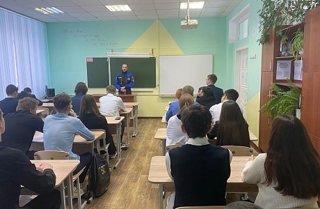 Сотрудниками Пожарно-спасательного центра проведены уроки безопасности в старших классах школы №69 Пензы Сотрудниками Пожарно-спасательного центра проведены уроки безопасности в старших классах школы №69 Пензы